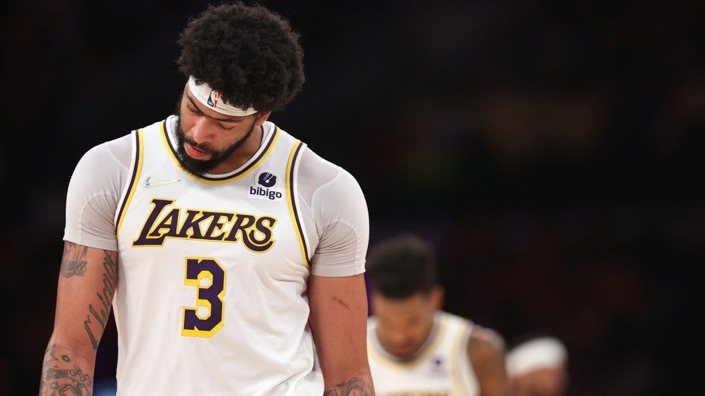 Los Angeles Lakers' Anthony Davis (back spasms) expects to play critical  game vs. Blazers - ESPN