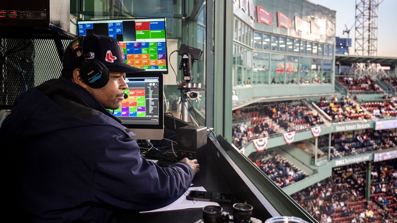 Red Sox host 'Dollar Beard Night' at Fenway 