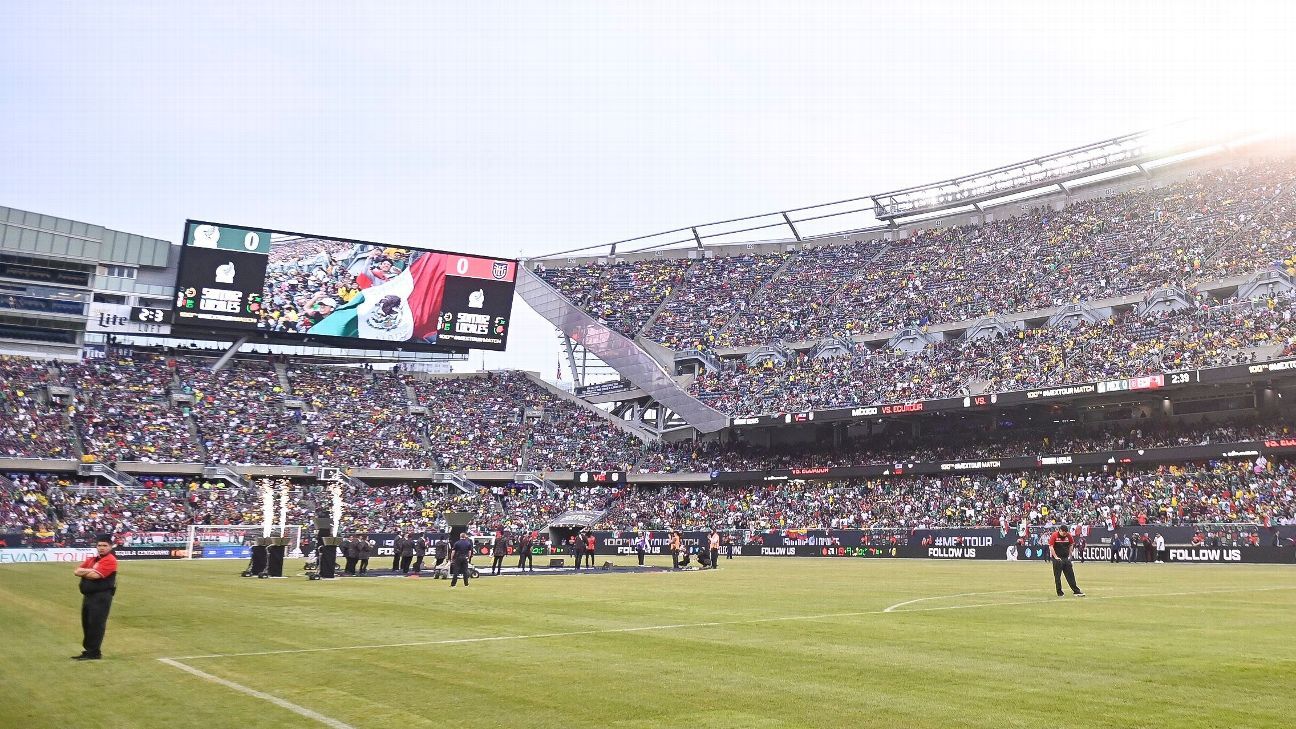 They suspend Mexico vs.  Ecuador for homosexual crying in Chicago