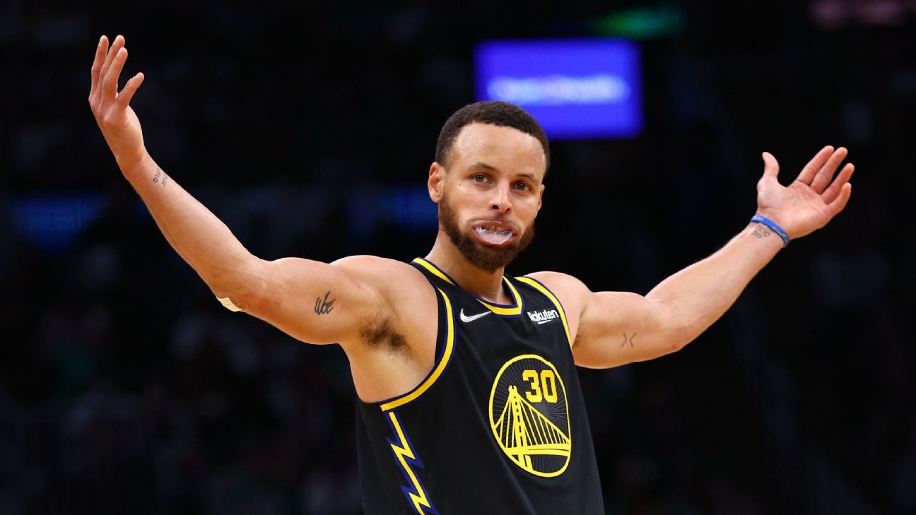 NBA Finals: Warriors' Curry likely to keep shooting sleeve