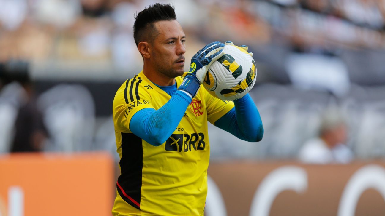 Diego Alves admite que saída do Flamengo é questão de meses: Com certeza vai ser assim