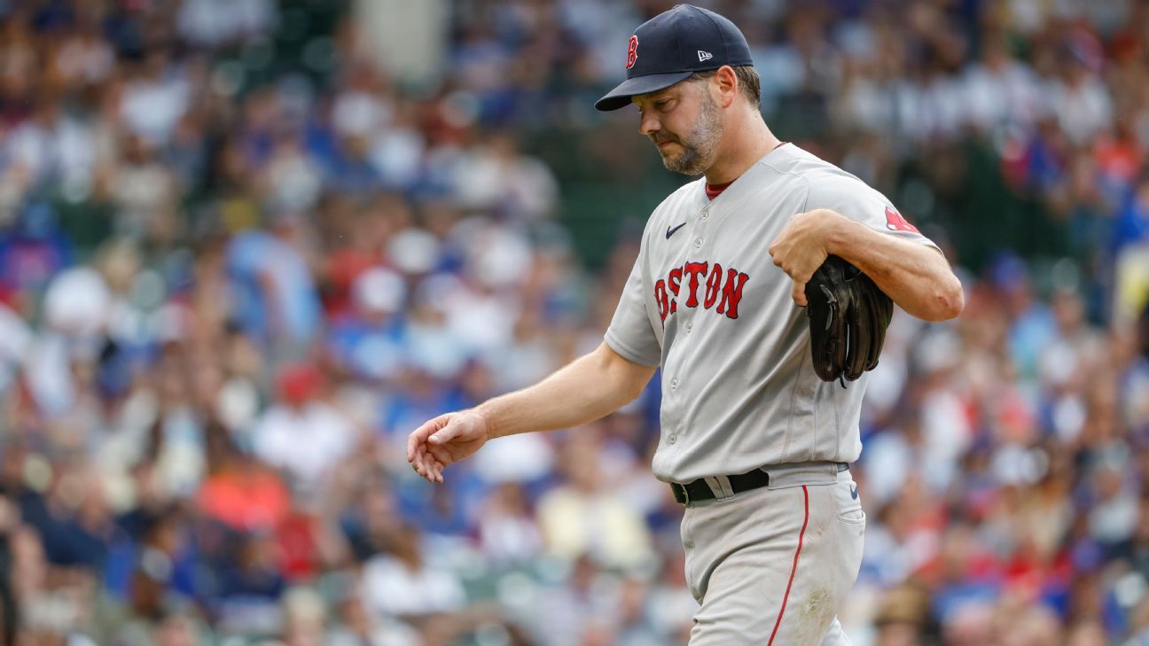 Red Sox’s Hill leaves start with sprained knee