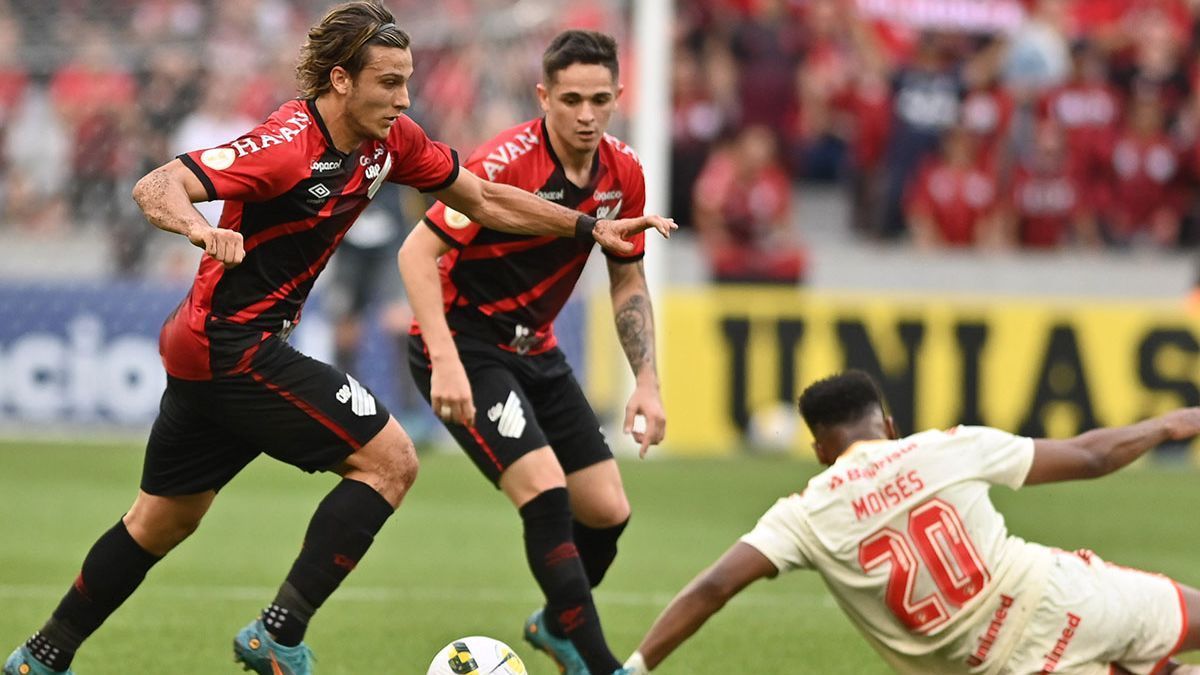 Athletico-PR 0 x 0 Internacional: VAR, lances e gol de mão anulado em jogo  do Brasileirão