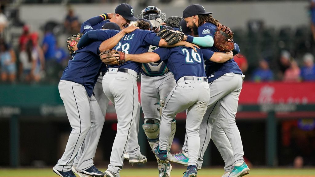 Superstar rookie Julio Rodriguez's key hit powers Seattle Mariners' 14th straigh..