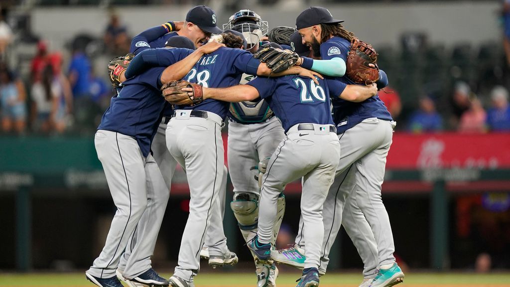 Rodriguez’s key hit powers M’s 14th straight win