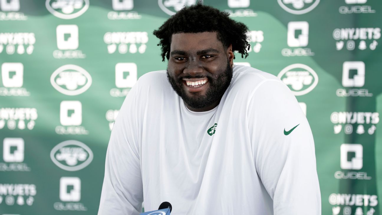 New York Jets move slimmer Mekhi Becton to right tackle; George Fant to play lef..