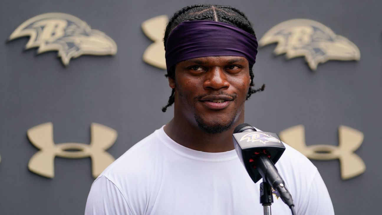 Lamar Jackson mocks ESPN report that says the Ravens offered him $200  million guaranteed 