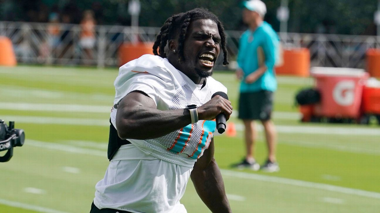 Tyreek Hill thrills Dolphins fans with 65-yard TD, rookie receivers impress for ..