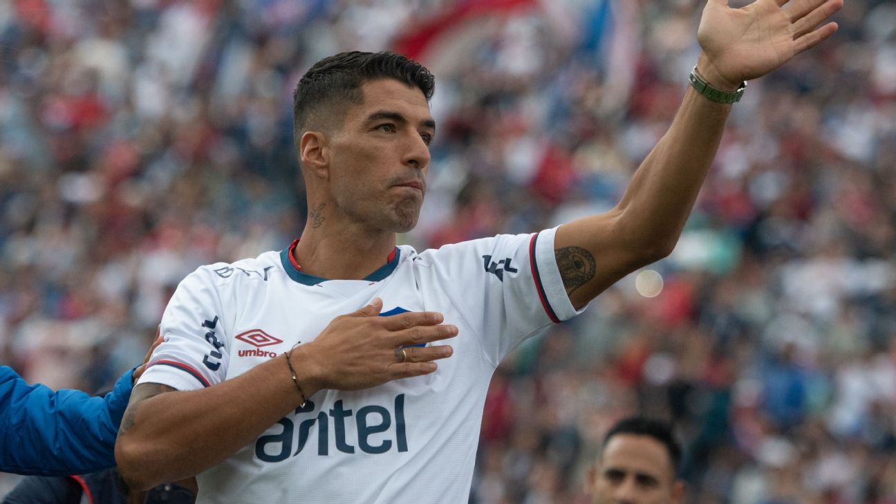 Luis Suárez celebrated by Club Nacional, the team he started out at