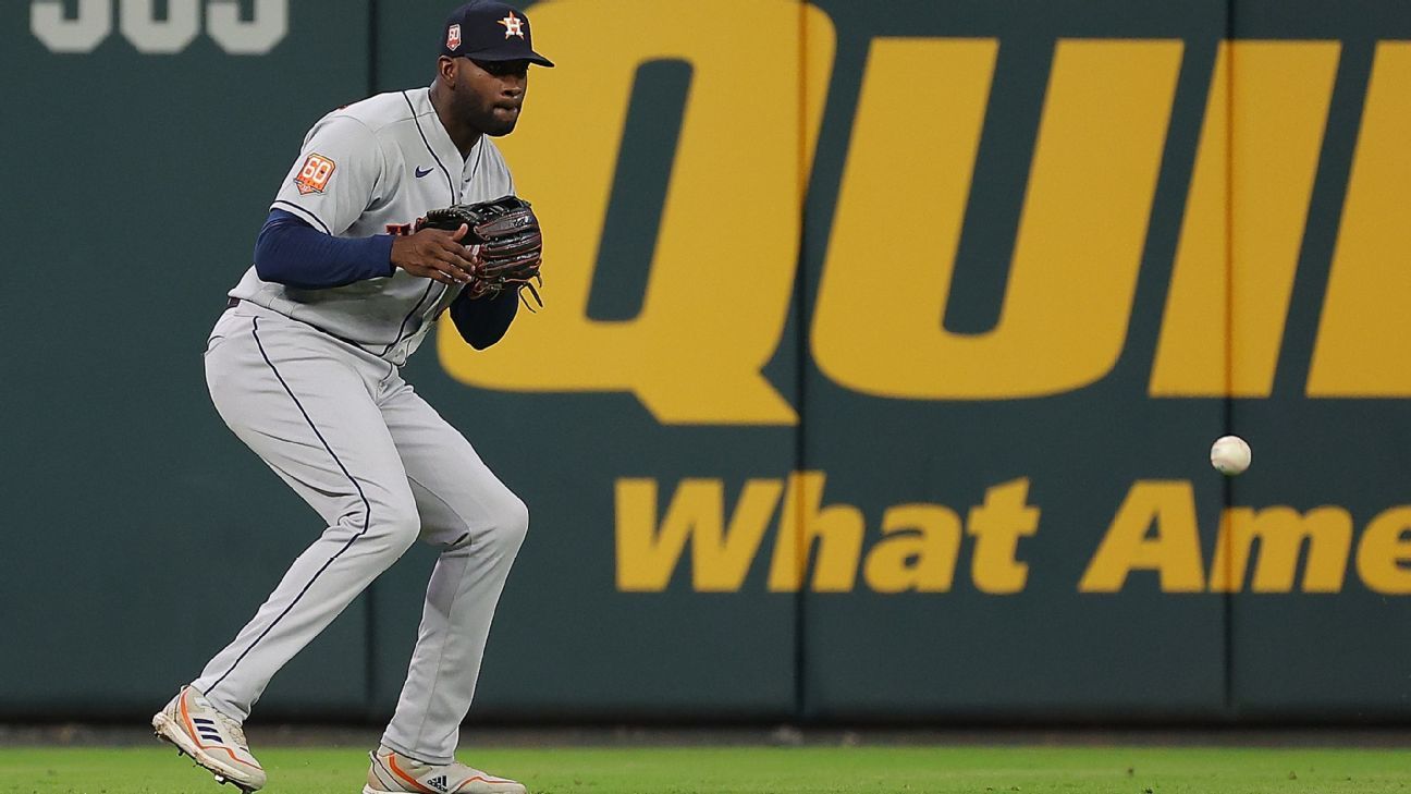 Astros fans hold their breath after Yordan Alvarez exits early vs