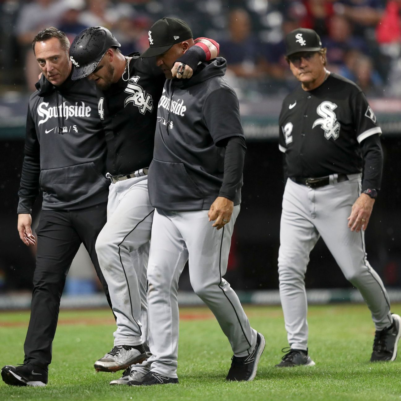 White Sox catcher Grandal leaves game against Yankees with sore left knee -  The San Diego Union-Tribune