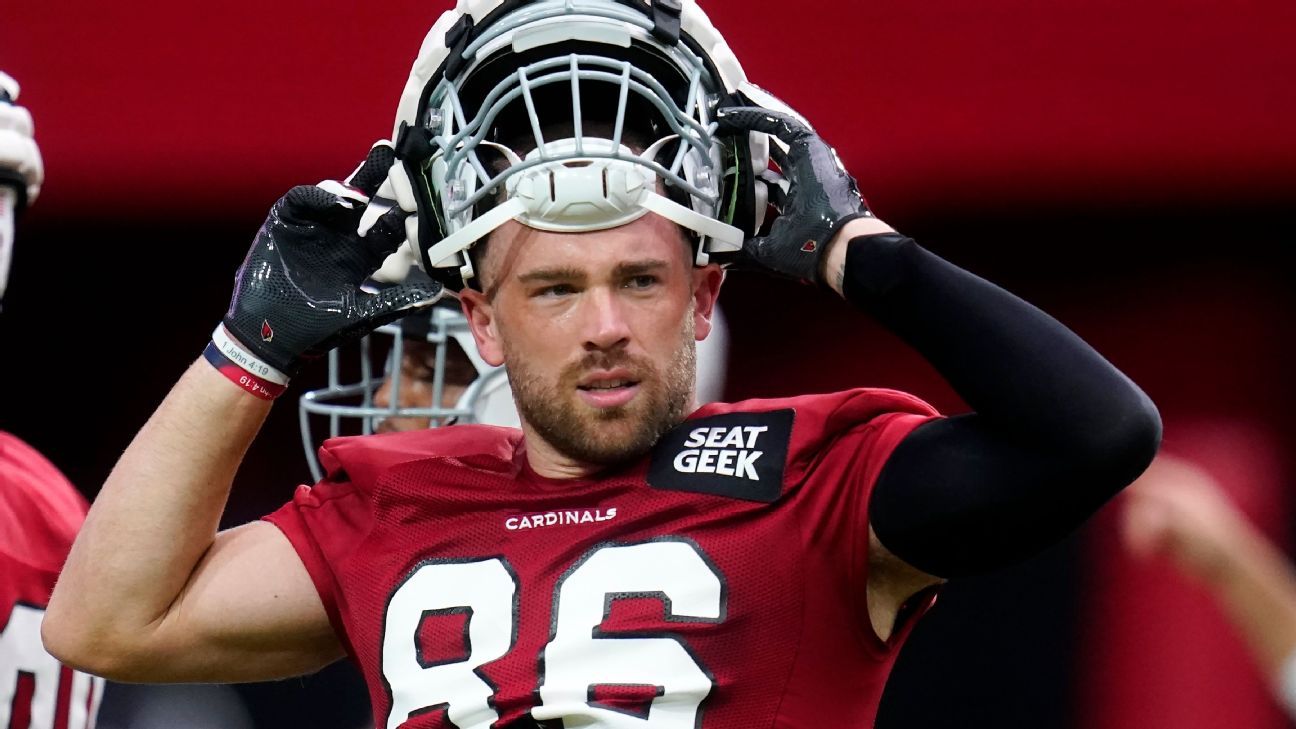 Arizona Cardinals TE Zach Ertz Embracing Challenge Against Former