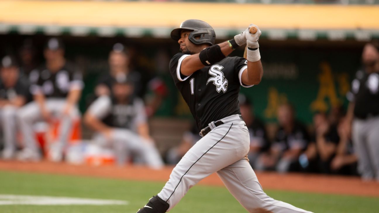 Chicago White Sox's Elvis Andrus, left, puts on the home run