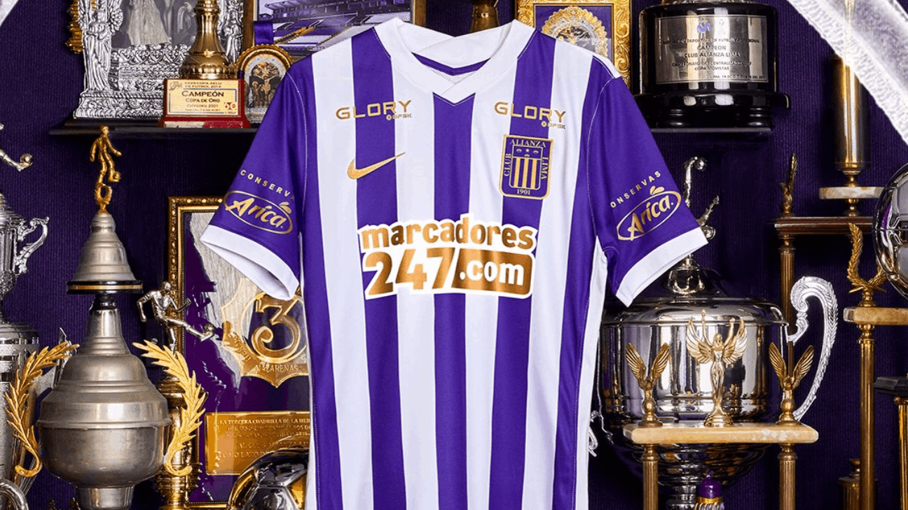 Alianza Lima presentó su nueva camiseta morada para el mes de octubre