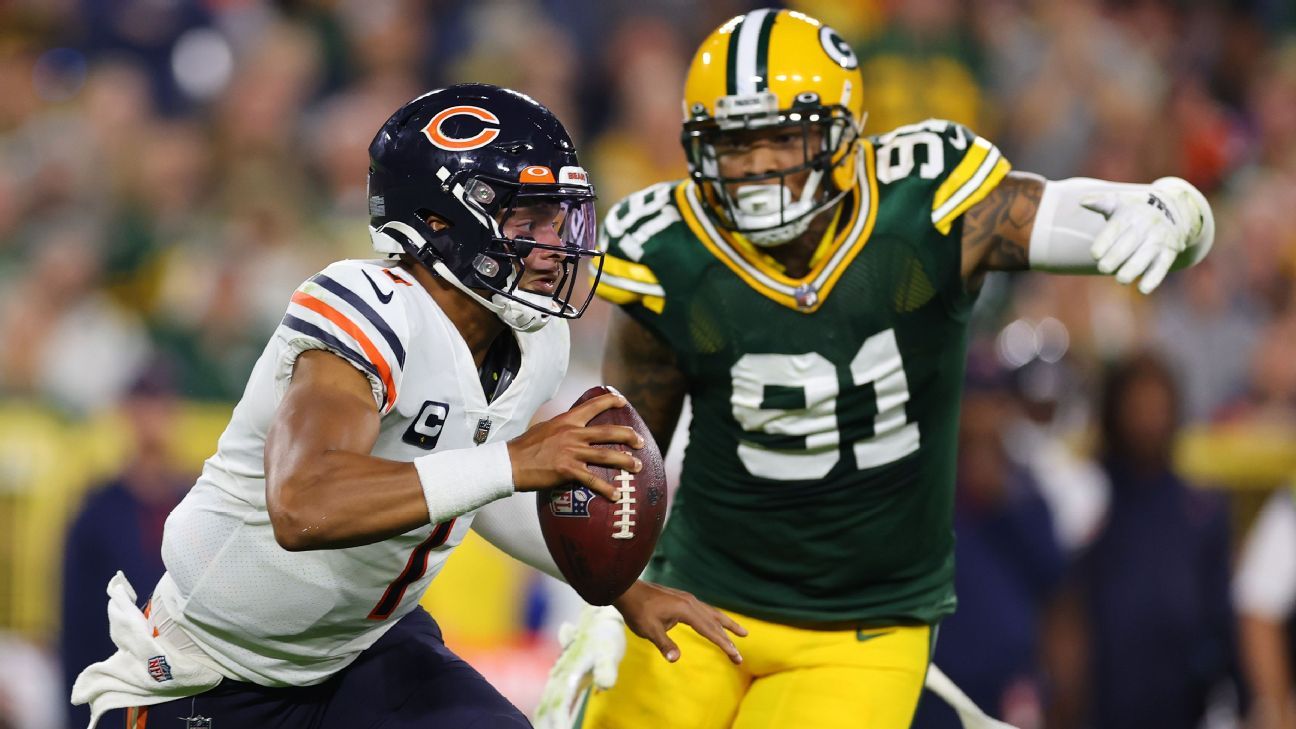 A Chicago Bears fan holds a quarterback Justin Fields jersey before an NFL  football game against the Houston Texans Sunday, Sept. 25, 2022, in  Chicago. (AP Photo/Nam Y. Huh Stock Photo - Alamy