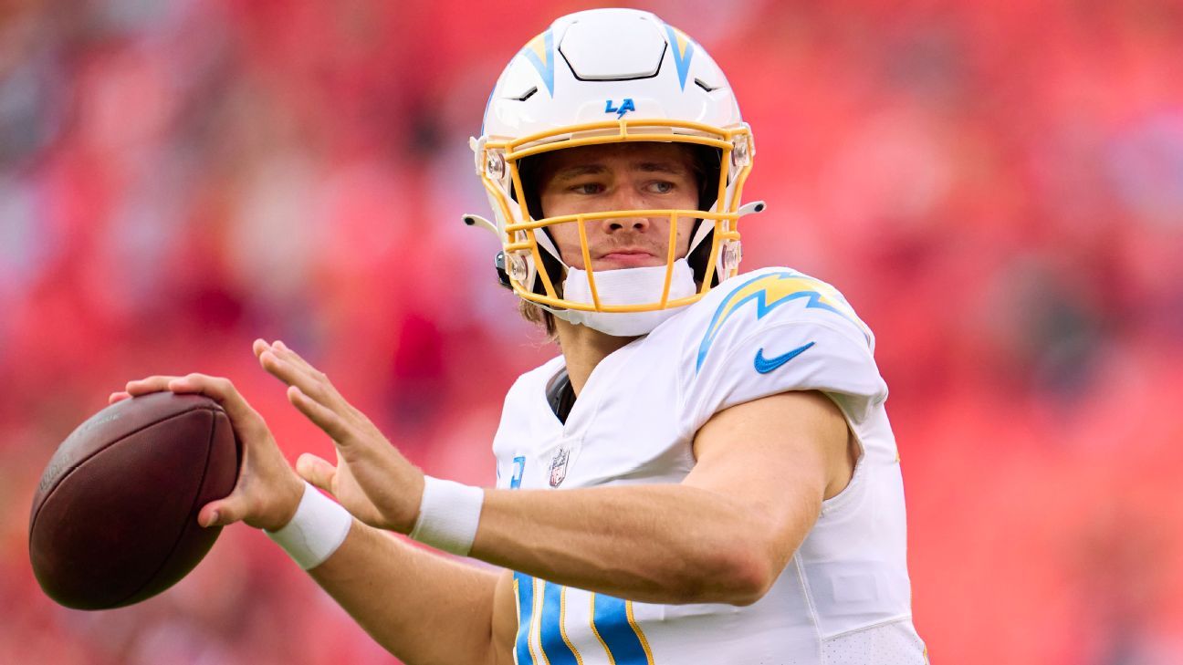 Los Angeles Chargers QB Justin Herbert (ribs) expected to decide on pain-killing..