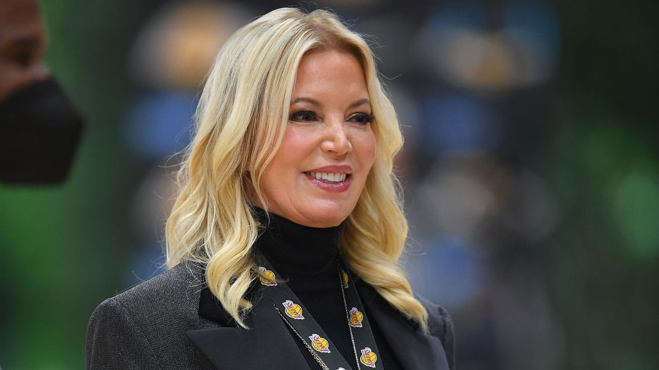 LA Lakers' Jeanie Buss goes all-in on female wrestling franchise: 'They  deserve the spotlight