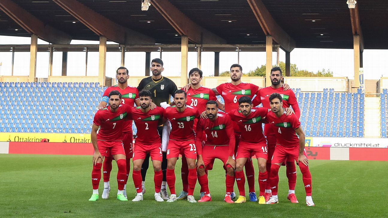 Iranian soccer stars call on government to repeal ban on women in stadiums