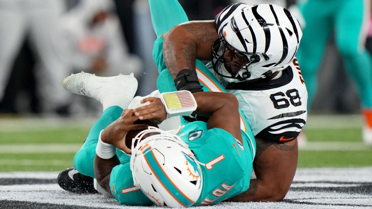 Pittsburgh Steelers 10-16 Miami Dolphins: Tua Tagovailoa leads Dolphins to  NFL victory on concussion return, NFL News