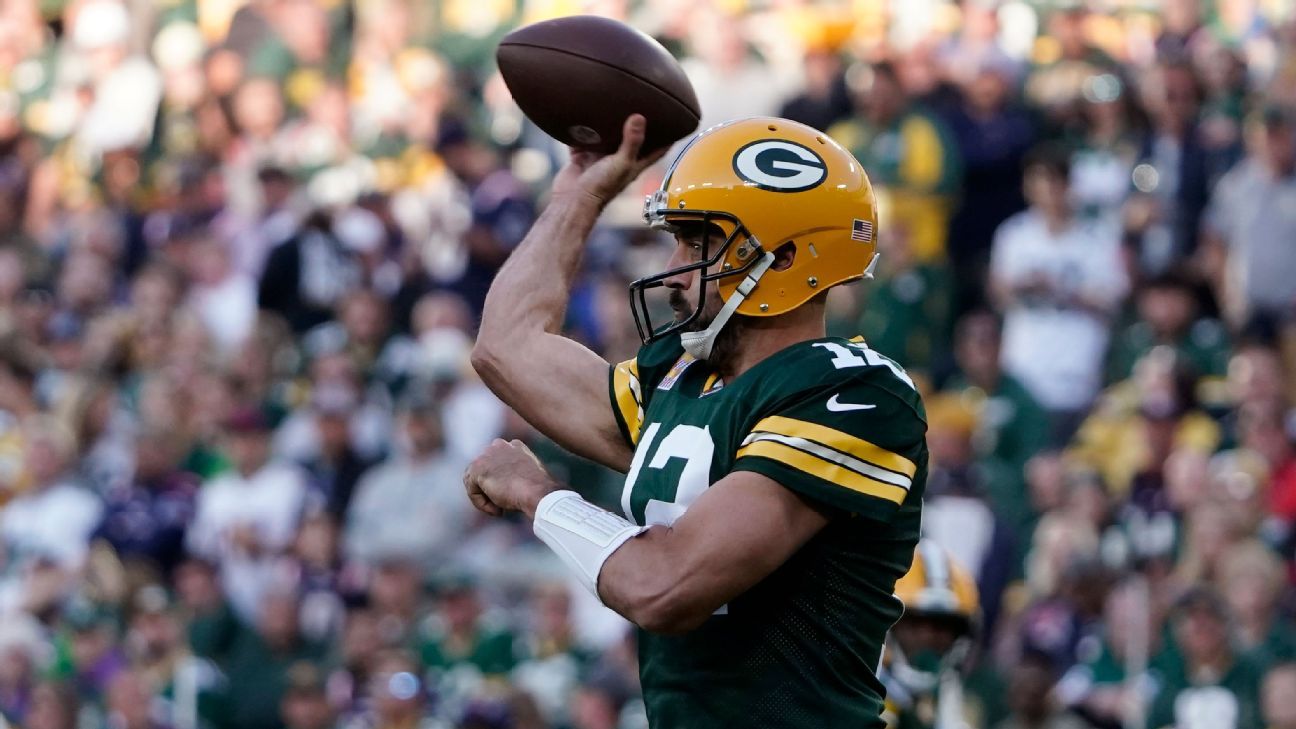 Aaron Rodgers se convierte en el quinto quarterback con 500 pases de