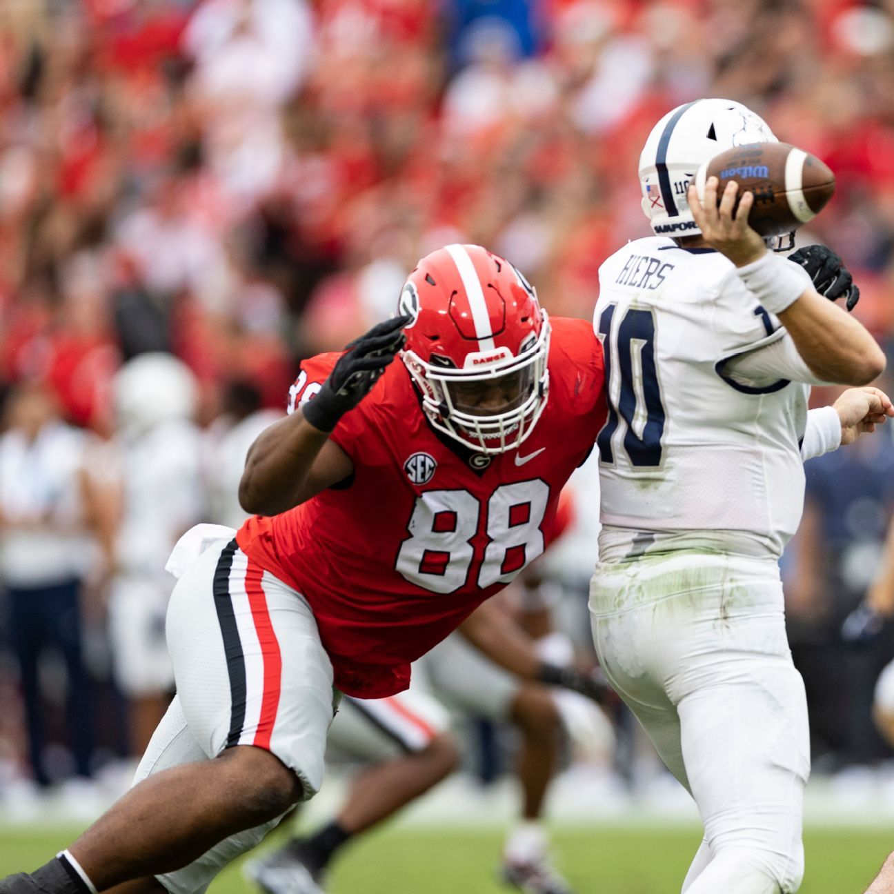 Georgia Bulldogs star defensive tackle Jalen Carter out 'a week or two' with kne..
