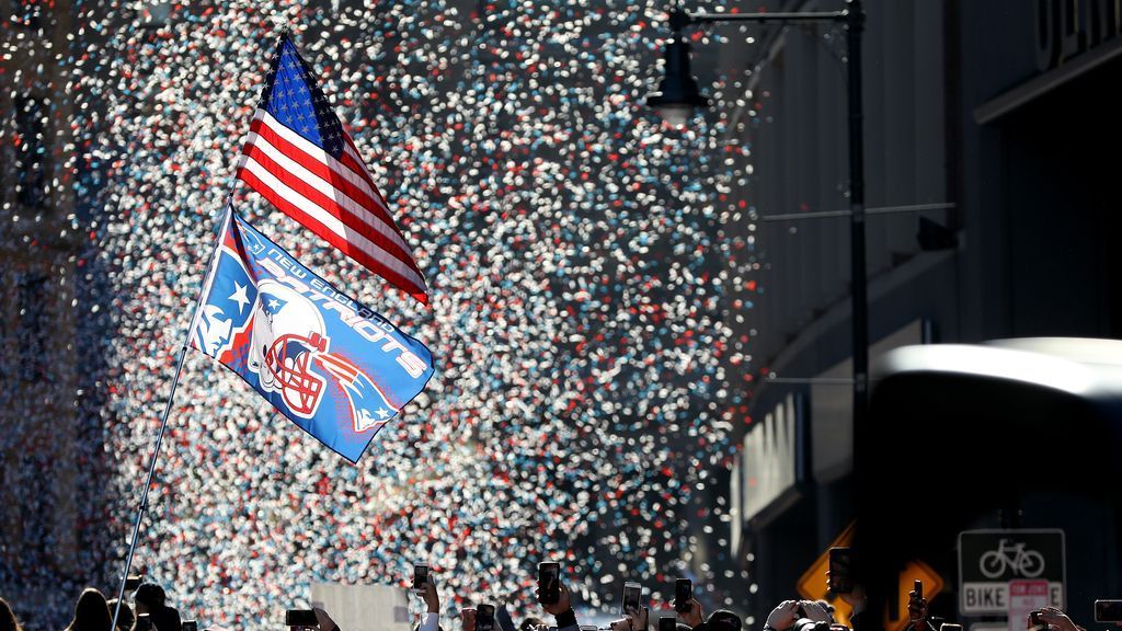 Fan sues Patriots, says they ruined his Tom Brady-signed flag