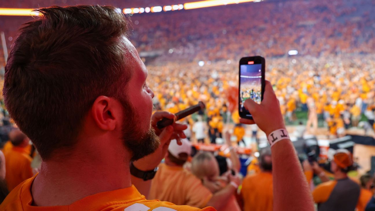 Tennessee beats Alabama -- Celebratory cigars and a party 16 years in the making