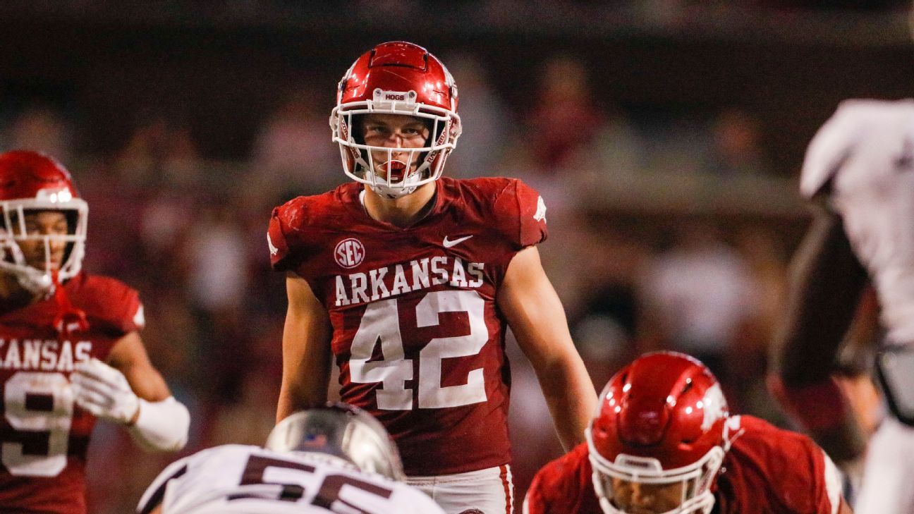 Arkansas junior Drew Sanders says he's entering NFL draft