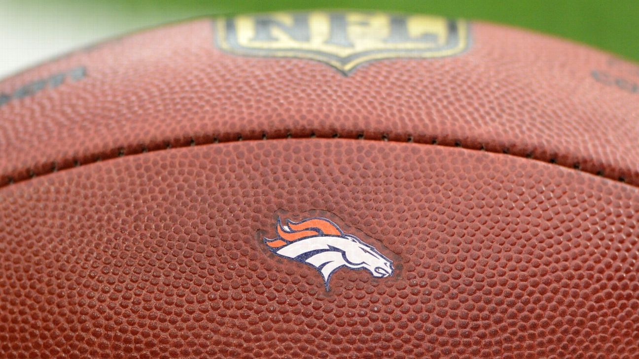 Denver Broncos Linebacker Aaron Patrick (94) warms up before playing against  the Los Angeles Chargers in an NFL football game, Monday, Oct. 17, 2022, in  Inglewood, Calif. (AP Photo/Jeff Lewis Stock Photo - Alamy