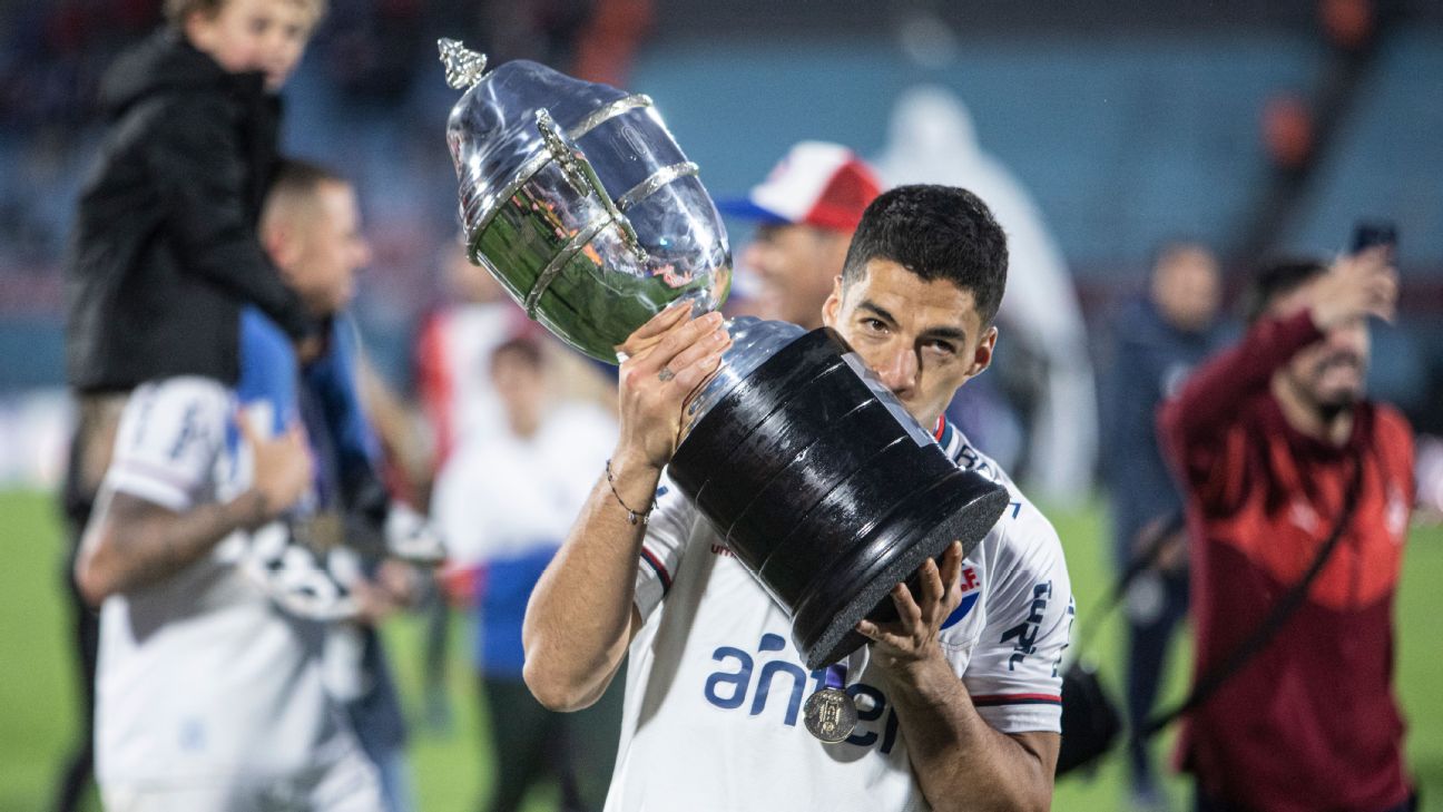 31 July 2022, Uruguay, Montevideo: Luis Suarez (M) at his