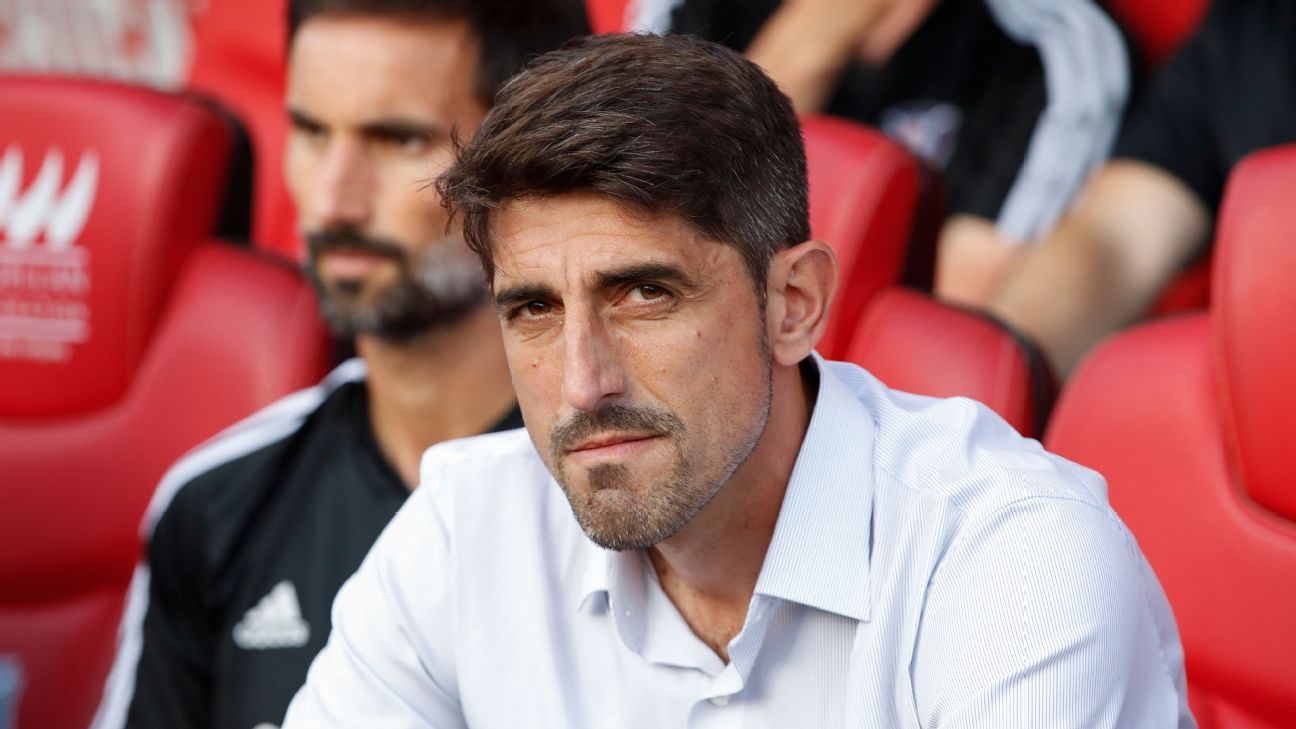 Chivas hires former Chicago Fire coach Veljko Paunovic