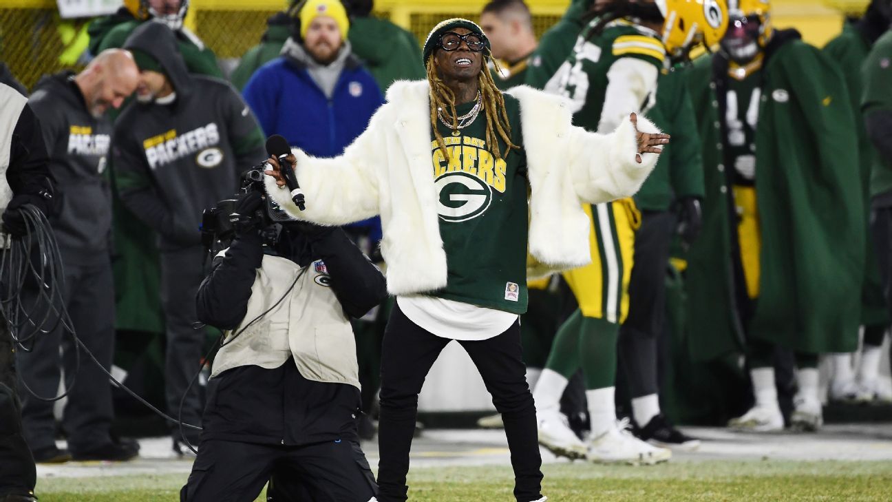 Lil Wayne Leads Green Bay Packers On The Field Against Detroit