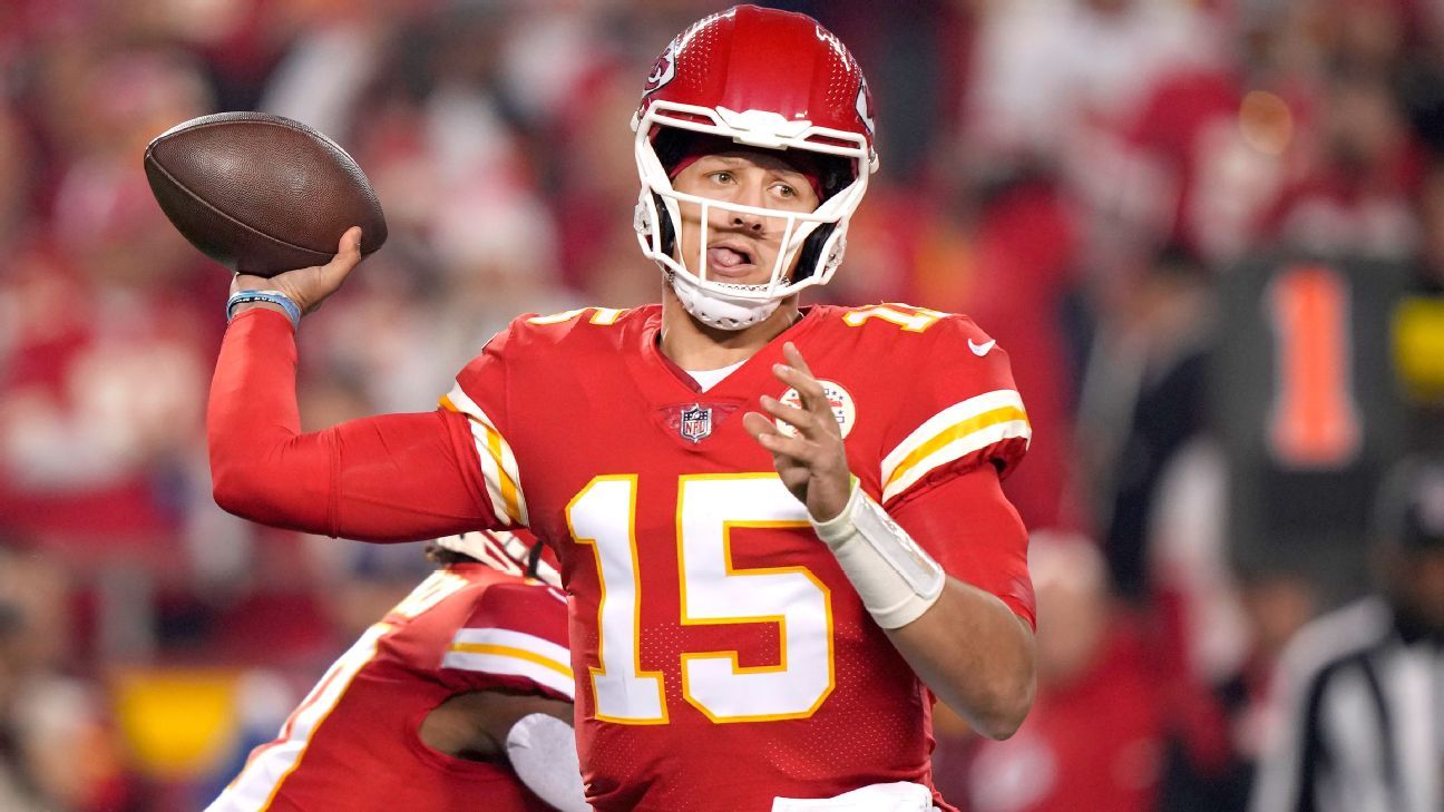 Mahomes helps Chiefs rally past Titans 20-17 in overtime