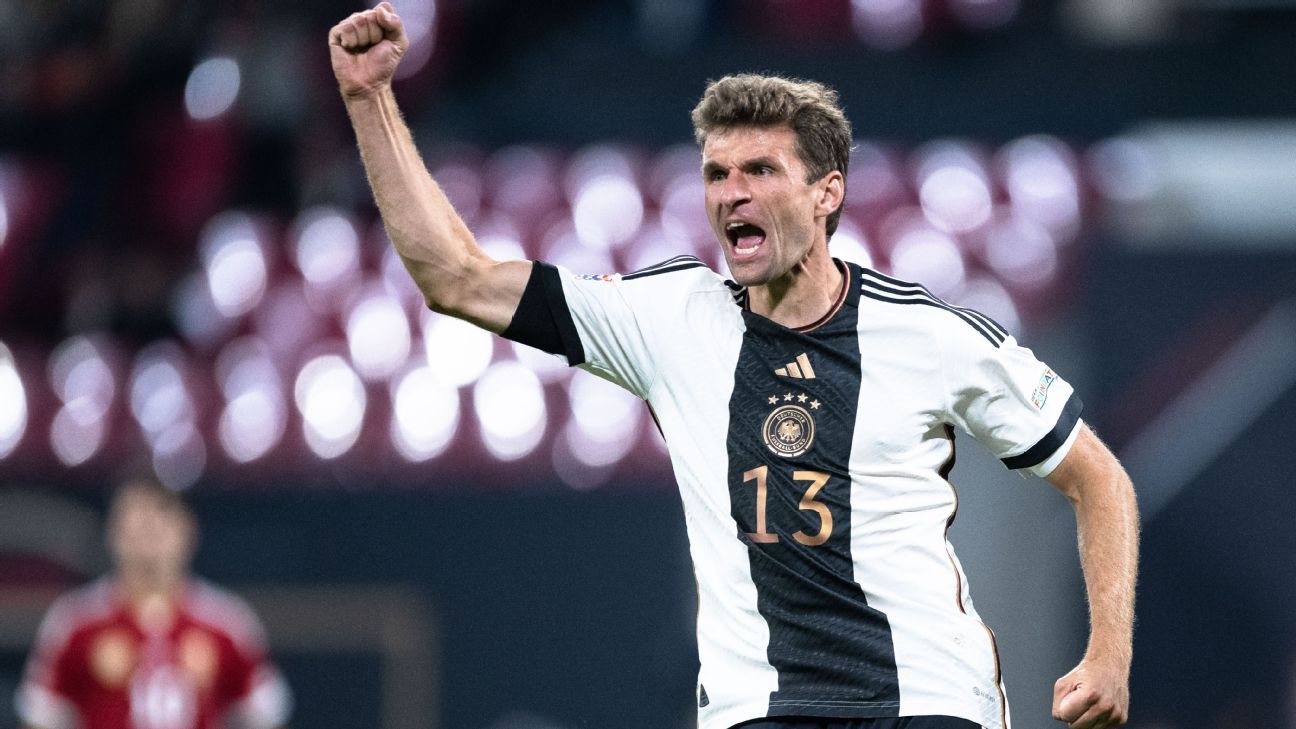 Mit einem 17-Jährigen und dem Runningback Mario Götze stellt Deutschland ein überraschendes WM-Team;  Siehe Liste