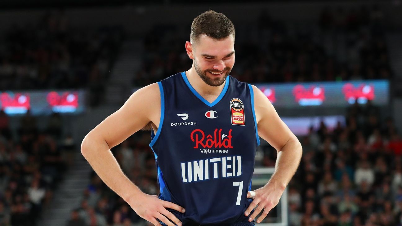NBL Melbourne United player Isaac Humphries announces he is gay