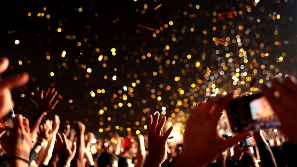 When and what time will Qatar 2022 open?