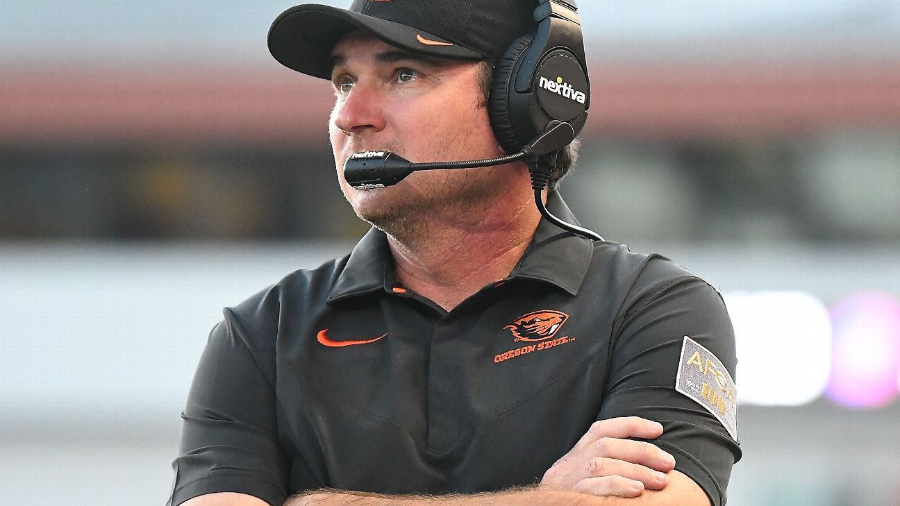 Oregon State rewards Smith with .6M contract