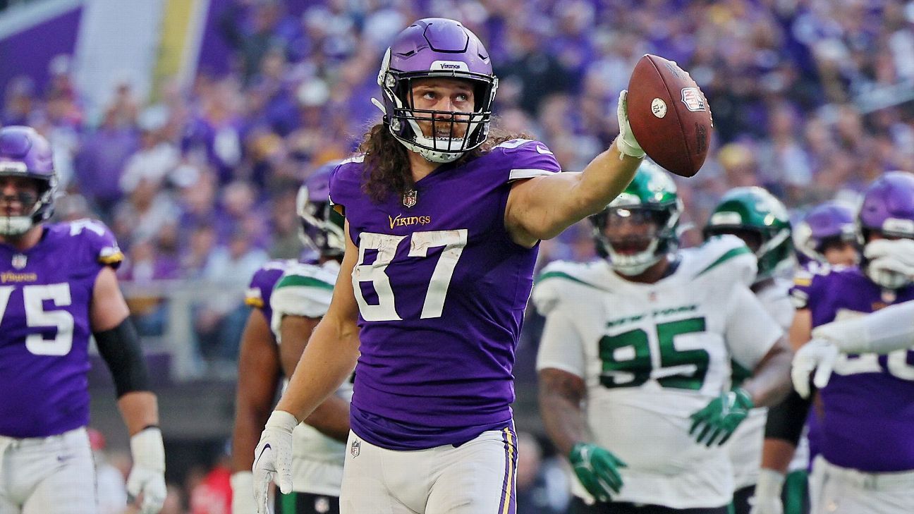 Vikings' T.J. Hockenson signs historic deal for tight ends, source