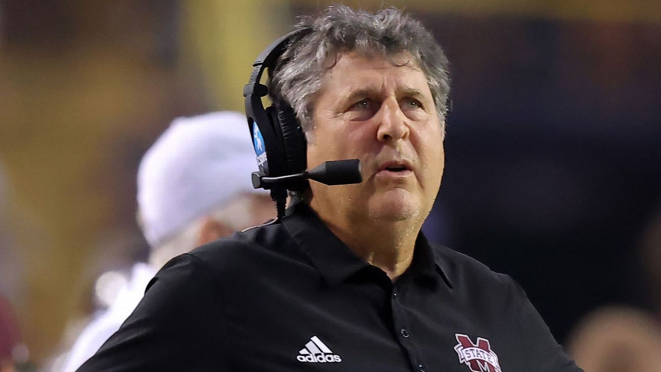 Mississippi State honors Mike Leach with pirate flag on helmet