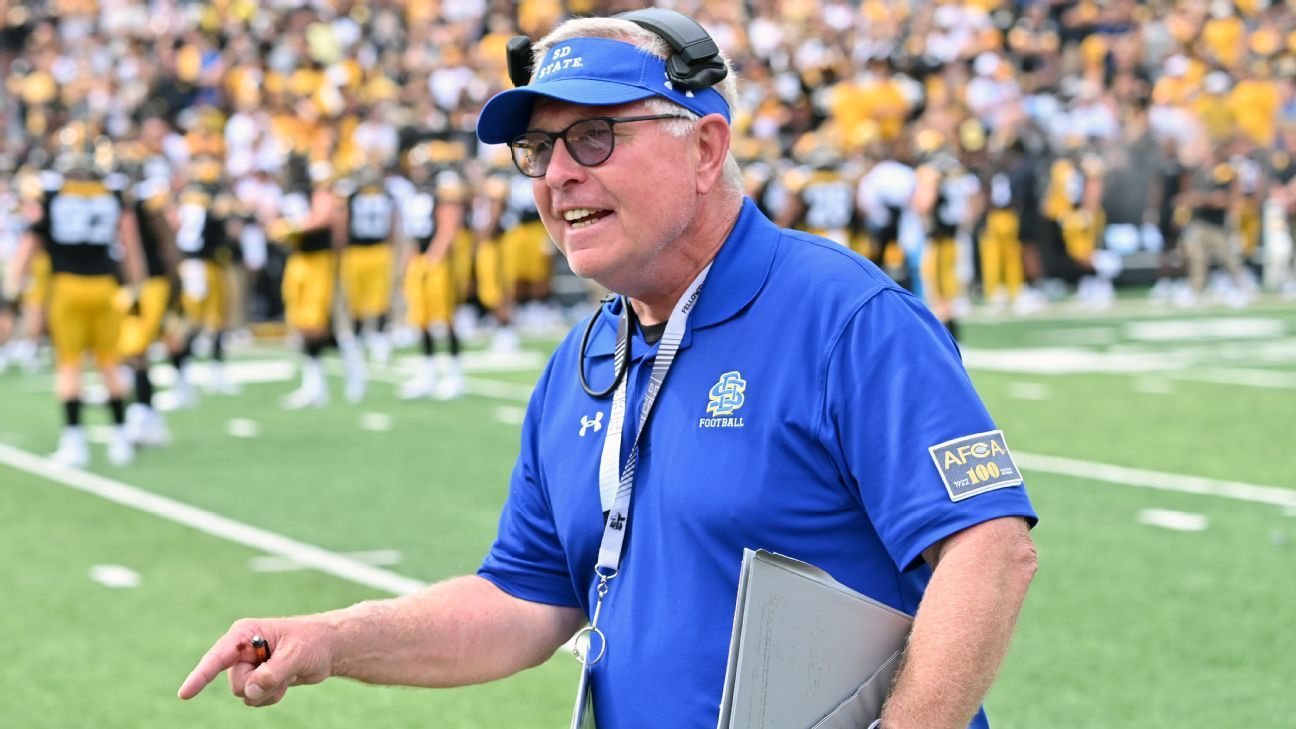 South Dakota State coach John Stiegelmeier to retire - ESPN