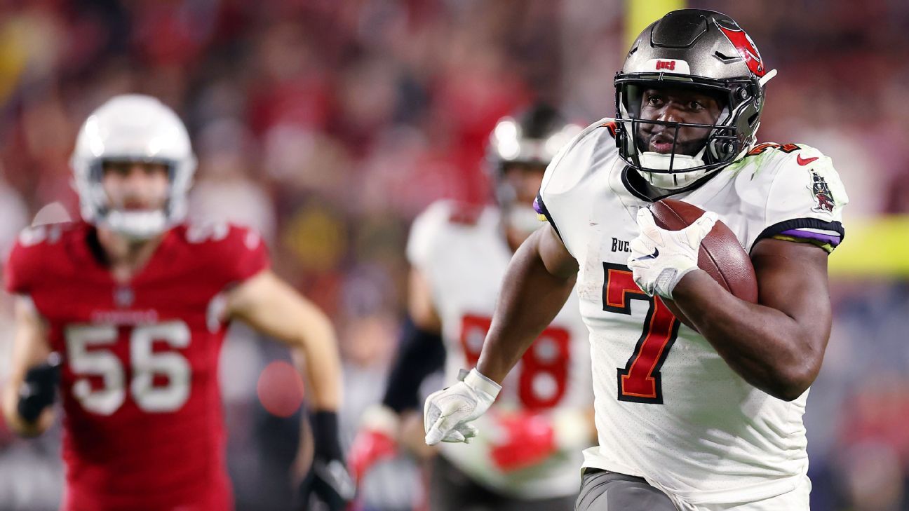 Source -- Tampa Bay Buccaneers bring back RB Leonard Fournette on