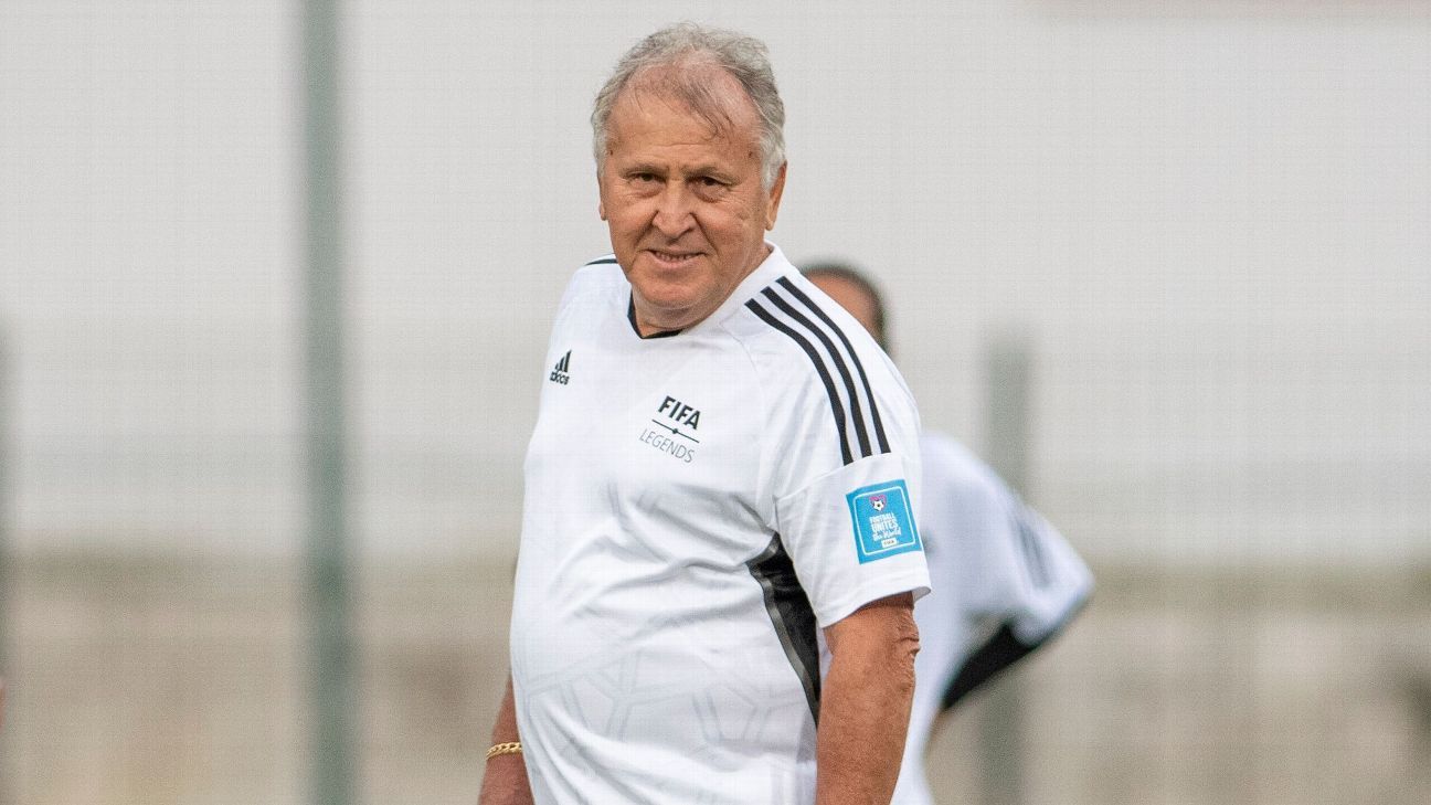 Zico critica falta de camisas 10 brasileiros e pede redução de estrangeiros