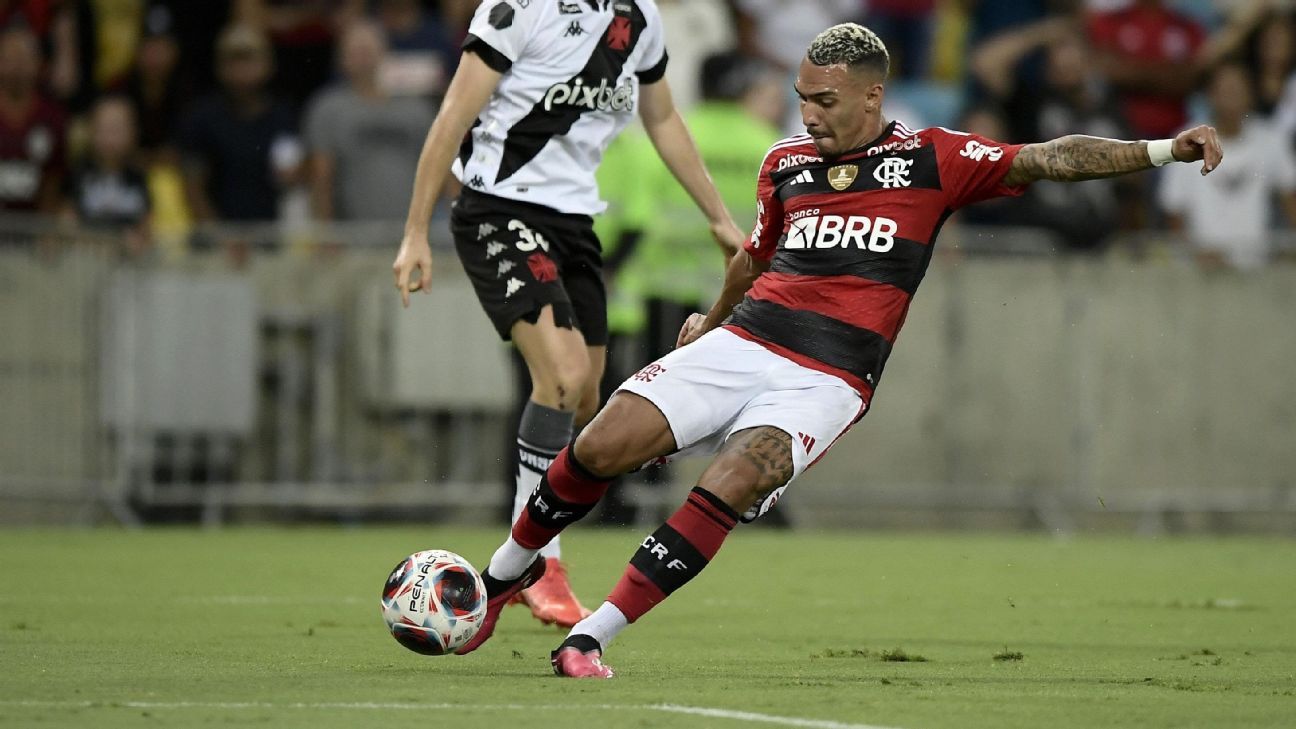Corinthians faz proposta de empréstimo para Matheuzinho, lateral-direito do Flamengo