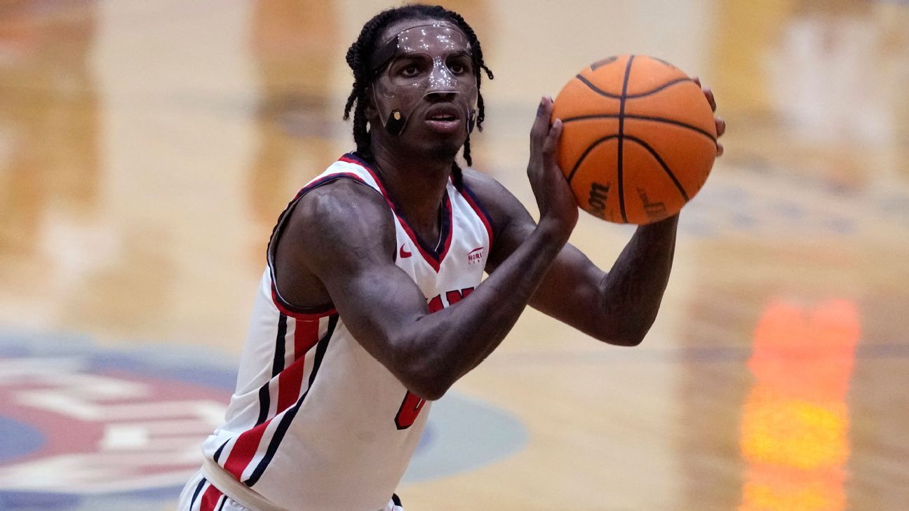 College hoops star nearly refused to play due to missing tights