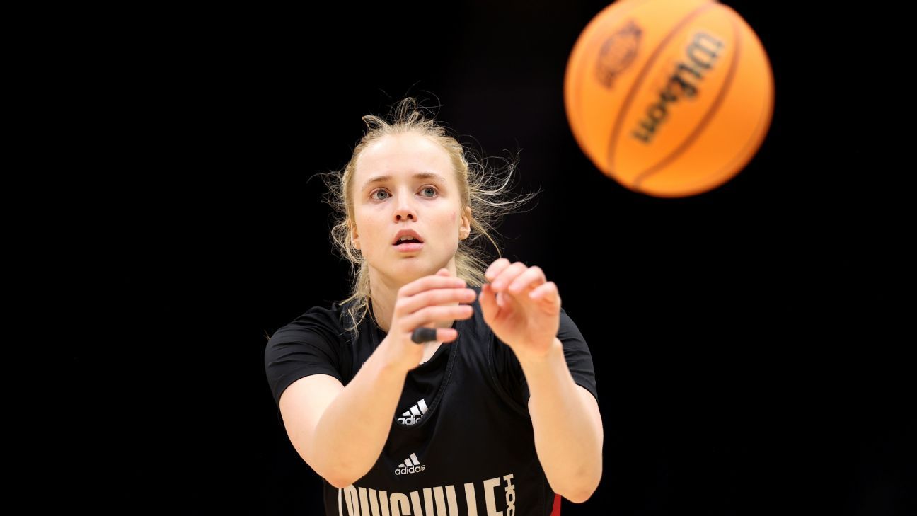 La guardia di Louisville Hayley Van Leith entra nel cancello come laureata trasferita