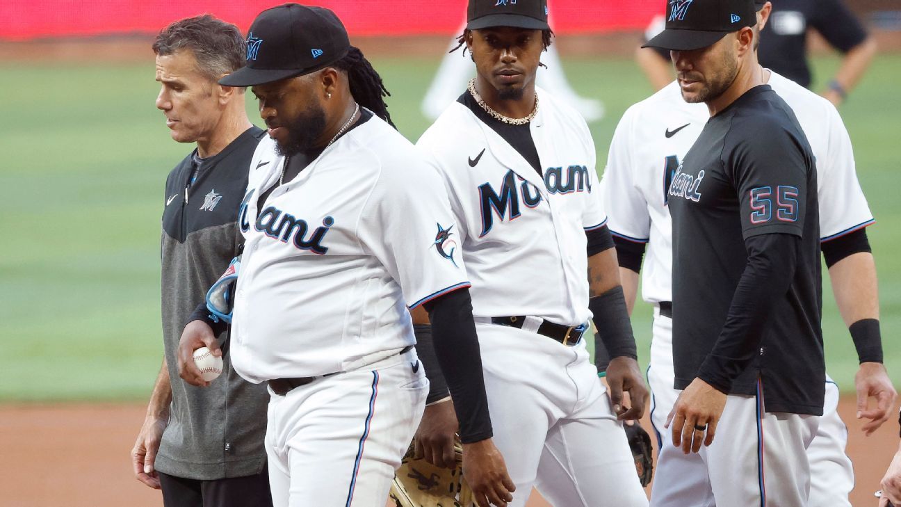 Johnny Cueto exits Marlins debut early