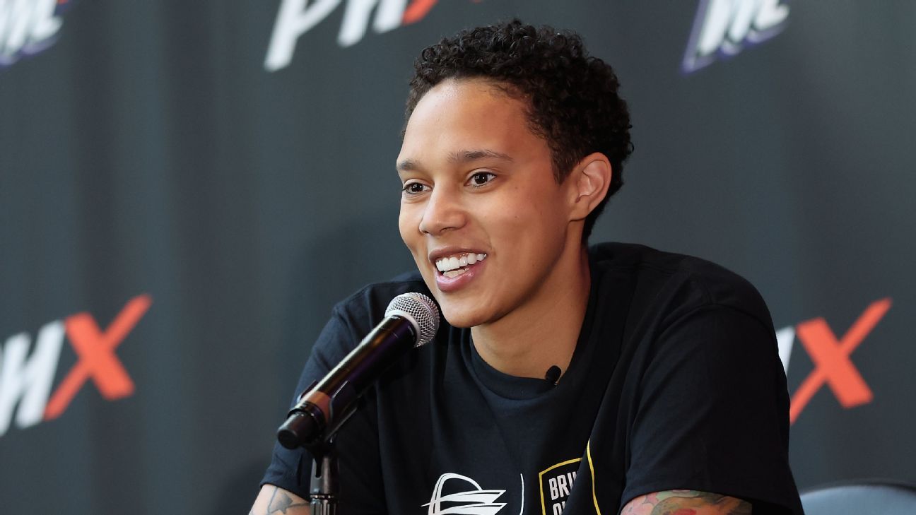 Brittney Griner welcomed back to basketball court in LA by crowds and US  Vice President