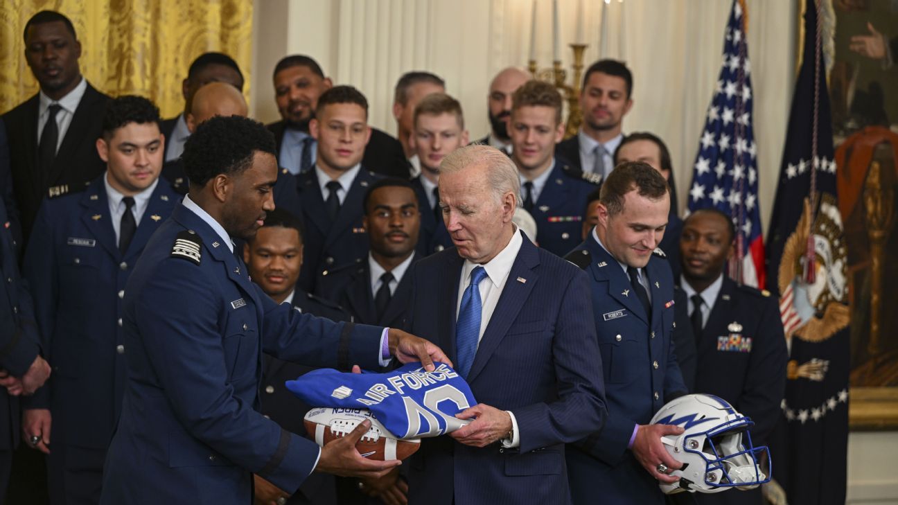 biden-awards-commander-in-chief-trophy-to-air-force-espn