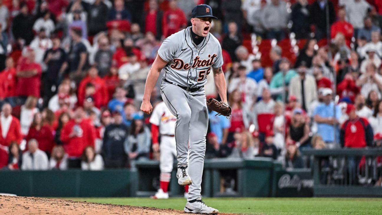 Tigers lose one reliever on waivers, drop another from 40-man