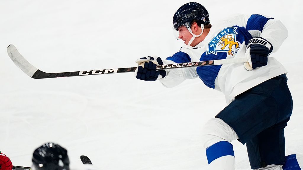 Finland crushes Hungary at ice hockey worlds